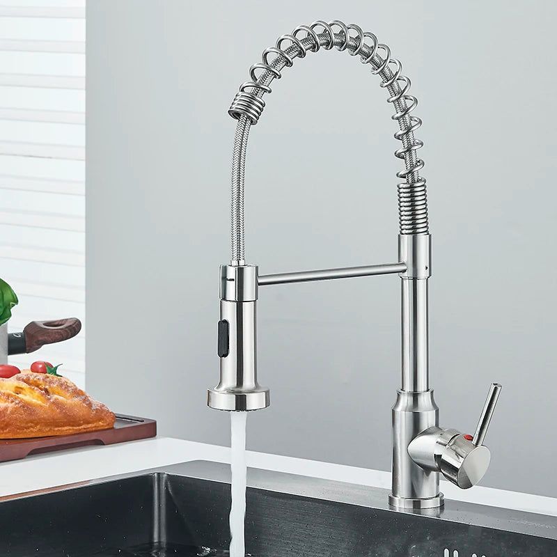 ברז מטבח מעוצב עם ראש נשלף