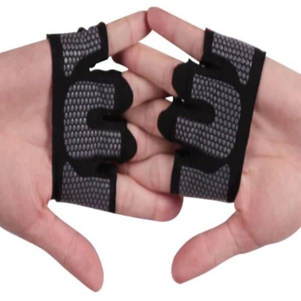 זוג כפפות אימון חצי לאימוני ספורט